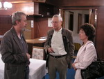 Der Altenburger Journalist Raimund Vollmer (links) im Gespräch mit Werner Eißler und Helga Stooß (Foto: Archiv GHV 2007)