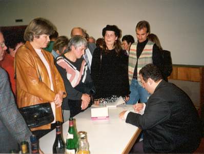 Autogrammstunde mit Winfried Wagner (Foto: GHV)