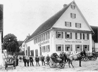Der Adler war lange Zeit der Mittelpunkt des Lebens in Holzelfingen: Ursprünglich war in seinem Keller eine Brauerei geplant. FOTO: PR 